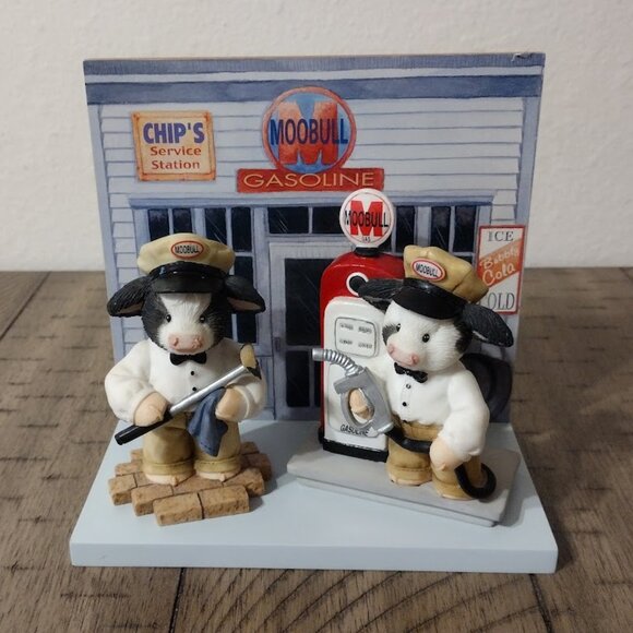 ** SOLD OUTSIDE OF POSHMARK ** Mary's Moo Moos Moobull Gas Station Set - Picture 1 of 7